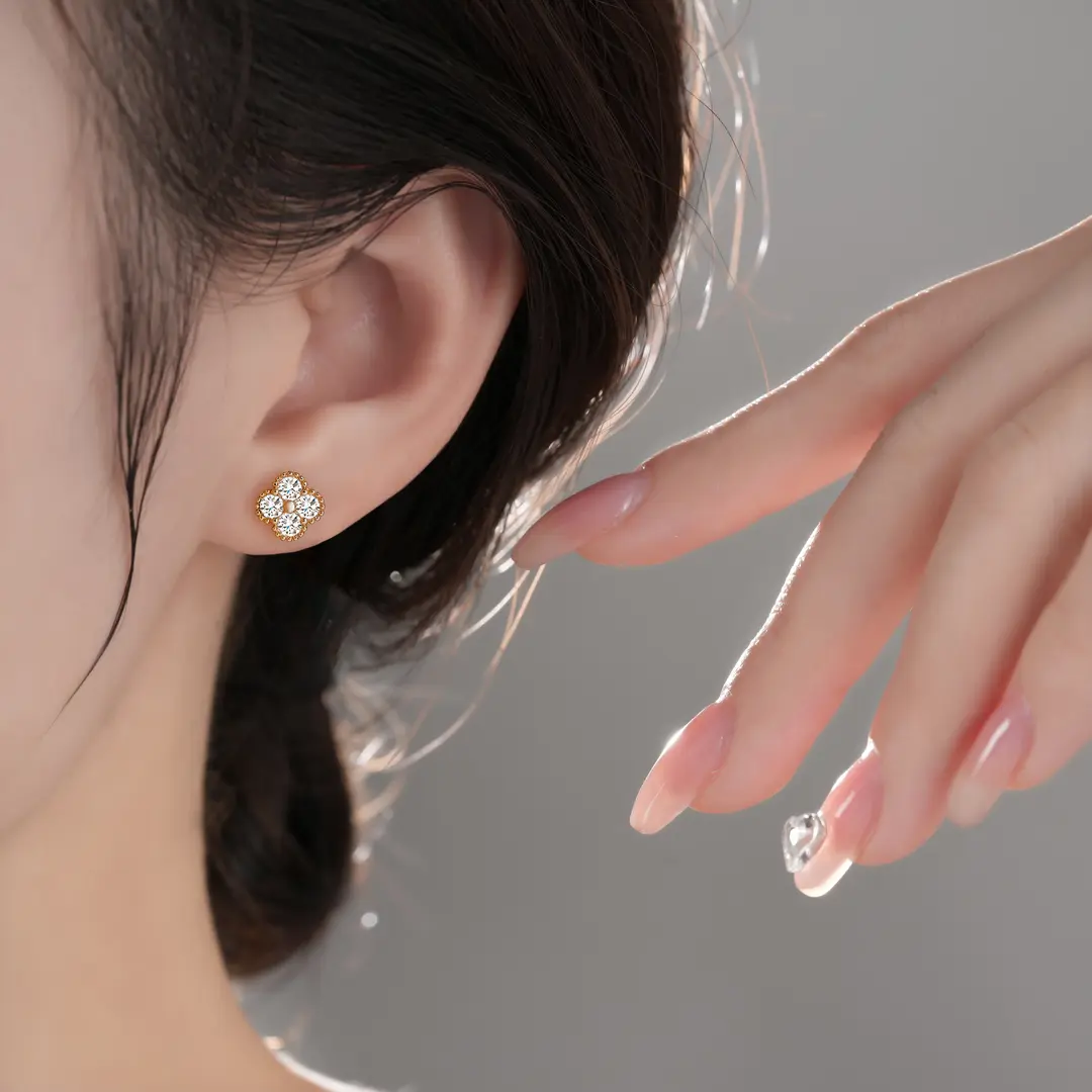 Fortuna Clover Moissanite Stud Earrings
